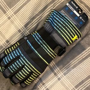 Brand new never worn snow gloves